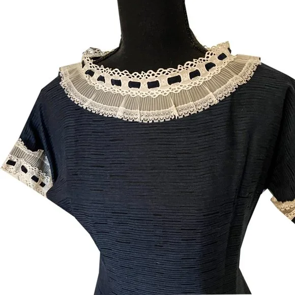 Cocktail wiggle dress with white eyelet lace frill trim - Picture 3 of 3